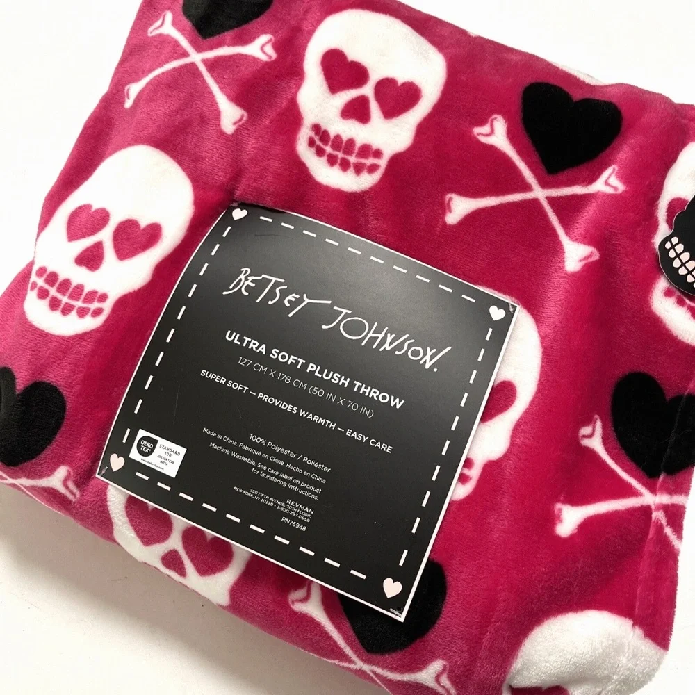 Betsey Johnson Plush Throw Blanket Pink Skull Hearts 50x70 Ultra Soft NWT